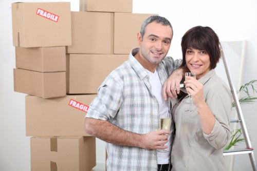 Checklist and packed essentials for a smooth home move in Rotherhithe